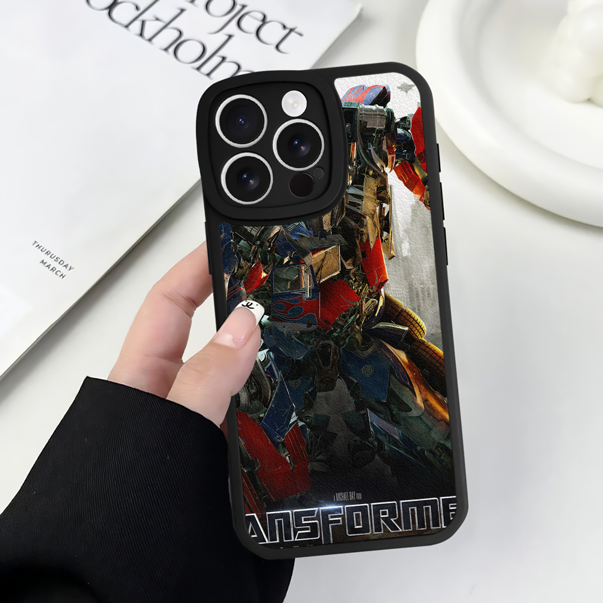 （画像用） Transformers トランスフォーマー 【iPhone 16シリーズ対応】シリコンスマホケース（レザー調） 材質：シリコン